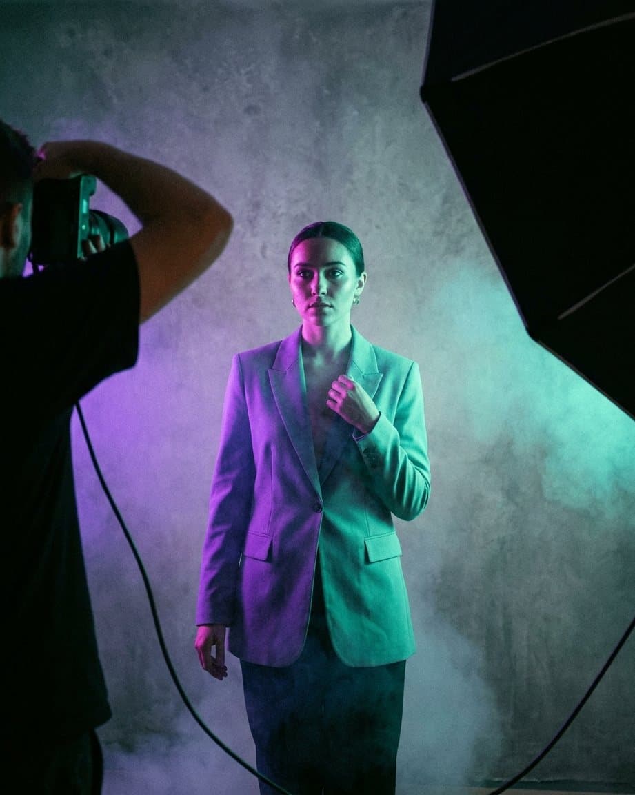Behind the Scenes eines Business-Porträt-Shootings, KI-gestützt erstellt
